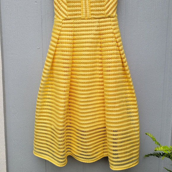 New York and Co Yellow Strapless Dress Size 4 - Picture 11 of 12